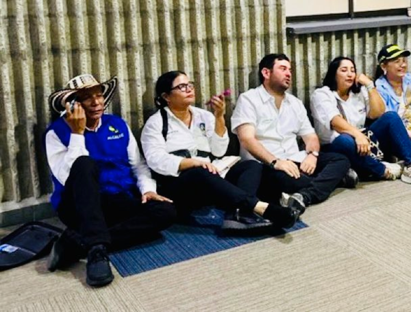 Presidente Petro respondió a alcaldes de Córdoba tras foto sentados en el suelo antes de consejo de ministros: 'No estamos haciendo un foro'