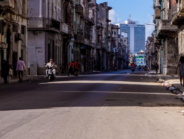 Cuba enfrenta constantes cortes de energía eléctrica y una crisis de combustible.