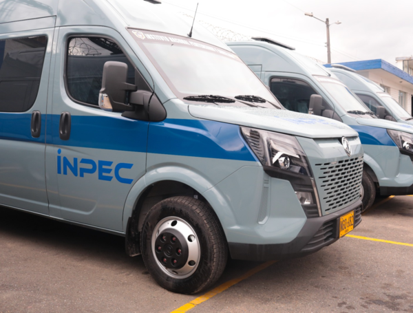 Minjusticia entregó 5 vehículos blindados al Inpec para reforzar seguridad penitenciaria