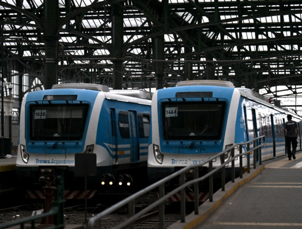 Trenes estacionados en la estación Constitución, Argentina, cerrada durante una huelga general de 24 horas.