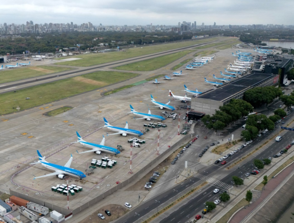 Unos 255 vuelos de la estatal Aerolíneas Argentinas fueron reprogramados este 19 de febrero por la huelga general