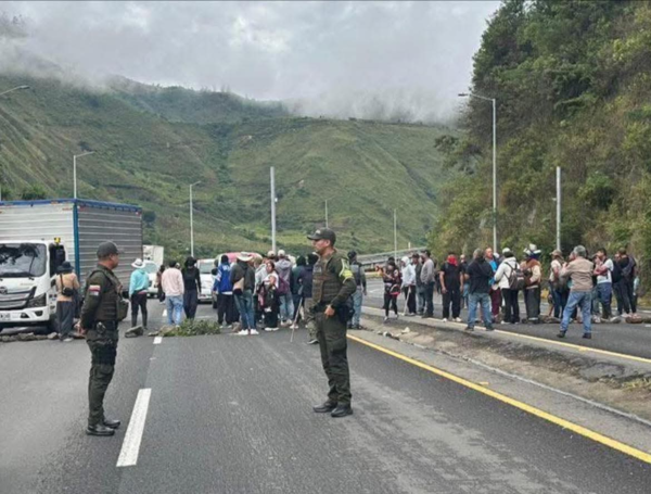 Bloqueo en la frontera entre Colombia y Ecuador: manifestantes reclaman ...