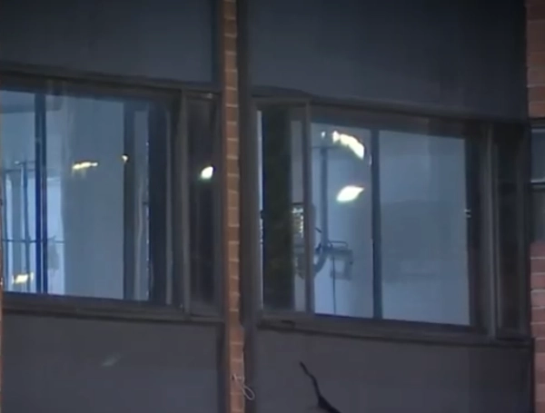 Mujer murió tras caer de un cuarto piso de edificio en Bogotá: Policía ...