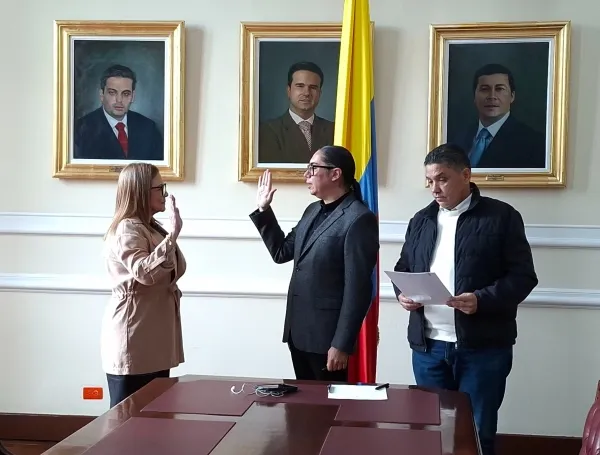 El vicepresidente de la Cámara, Juan Sebastián Gómez, posesionó a Sol Liñán  y Rodrigo Ardila.