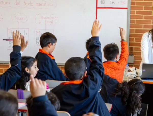 más de 500 casos de violencia digital en colegios públicos y privados afectan mayoritariamente a niñas y adolescentes