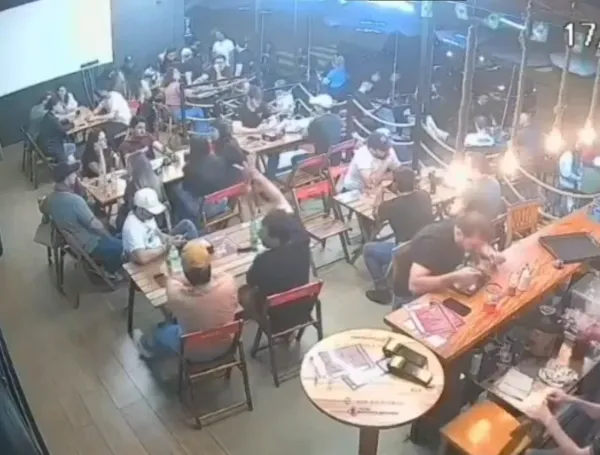 Tiroteo en un bar de Brasil deja dos muertos y tres heridos: adolescente de 15 años es buscado como principal sospechoso del ataque