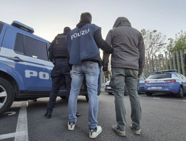 Masiva operación contra la delincuencia juvenil en Italia deja 539 detenidos, entre ellos 47 menores, y 703 kilos de drogas incautadas