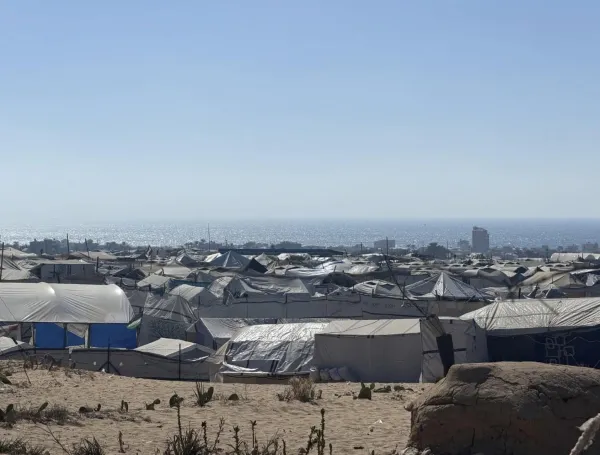 Israel construye una enorme barrera de arena a lo ancho de la Franja de Gaza
