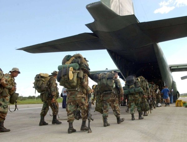 126 militares y policías abordaron el avión Hércules C-130 ese día.
