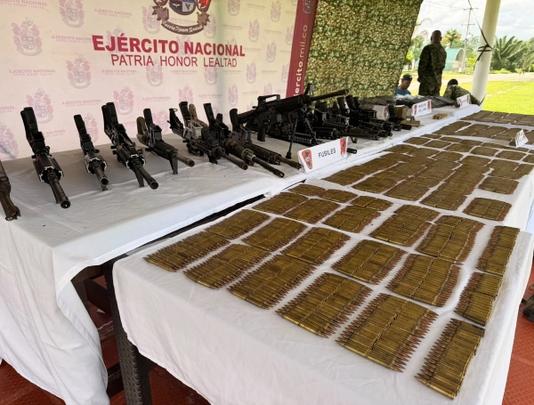 La entrega de 16 disidentes al Ejército en Nariño.