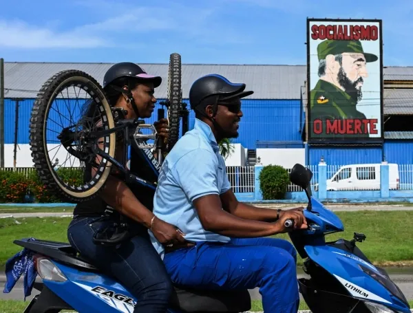 Valla publicitaria de Fidel Castro en Cuba.