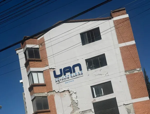 Edificio averiado en la capital quindiana.