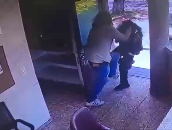 Ataque con arma blanca a un policía en un CAI de Bogotá
