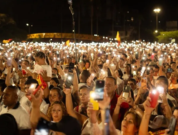 Cientos de personas se reunieron este domingo a conmemorar el cumpleaños de Pereira.