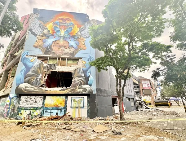 El reconocido mural de Pereira quedó gravemente averiado durante el terremoto del pasado 10 de agosto.