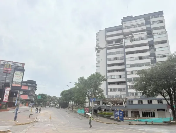 El colapso total del piso 12 del edificio Invico, en Pereira.