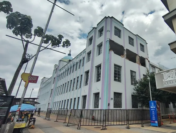 El Liceo Isabel la Católica es uno de los edificios históricos más afectados en Manizales. Sus estudiantes fueron reubicados.