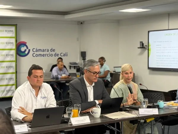 La gobernadora Dilian Francisca Toro estuvo presente en el encuentro.