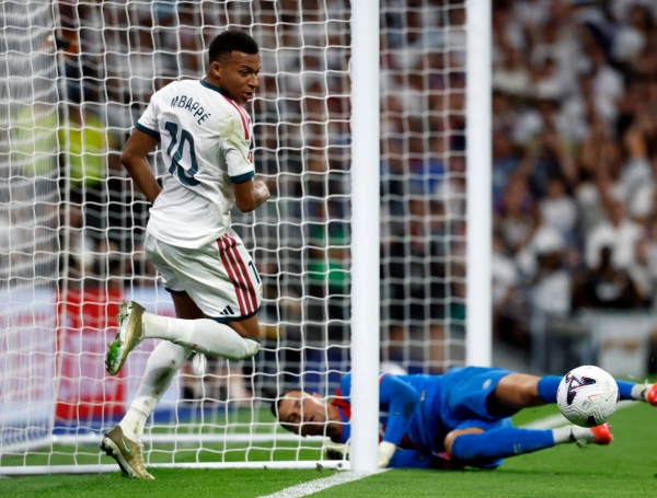 Real Madrid golea al Rayo Vallecano, alcanza el liderato provisional de la Liga española y le mete presión al Barcelona