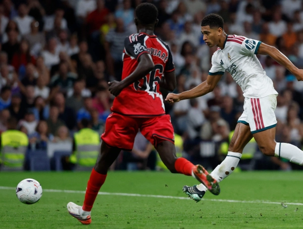 Real Madrid golea al Rayo Vallecano, alcanza el liderato provisional de la Liga española y le mete presión al Barcelona