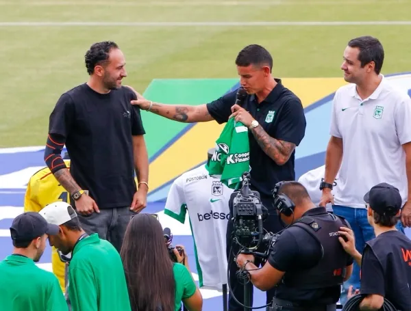 James Rodríguez y todas las fotos de su presentación como nuevo jugador de Atlético Nacional en Medellín: ¡superestrella!