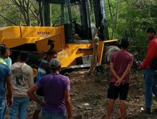 La maquinaria pesada quedó involucrada en el fatal accidente.