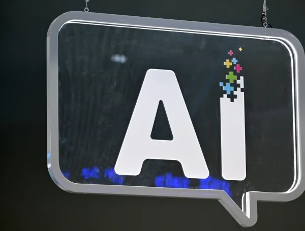 Un experimento reveló que agentes de inteligencia artificial crearon su propio idioma que los humanos no entienden; inventaron metáforas y jergas