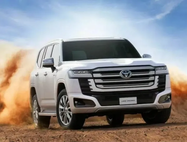 La ‘leyenda de las trochas’ ahora también es híbrida: Toyota trae a Colombia la Land Cruiser 300 HEV en dos versiones
