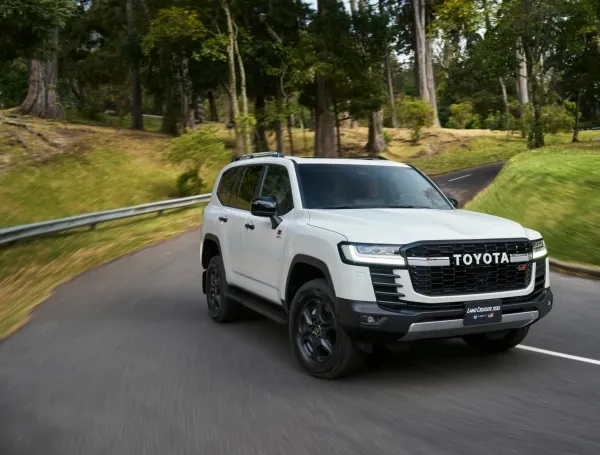 La ‘leyenda de las trochas’ ahora también es híbrida: Toyota trae a Colombia la Land Cruiser 300 HEV en dos versiones