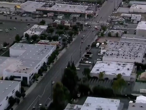 Helicóptero de la cadena NBC se estrelló mientras cubría en vivo accidente de un bus en Los Ángeles.