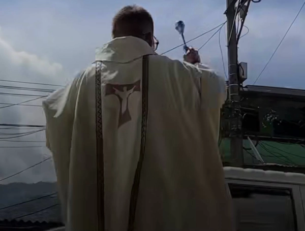 Falso sacerdote expulsado de Medellín