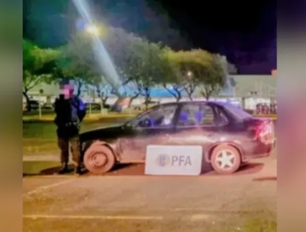 Los agentes ubicaron el vehículo del hombre frente a un supermercado de Paraná