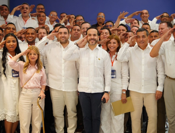 Abelardo De La Espriella se reúne con gobernador de Bolívar y alcaldes.