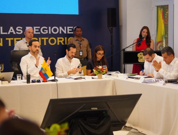 Abelardo De La Espriella se reúne con gobernador de Bolívar y alcaldes.