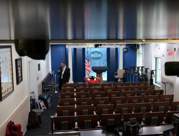 Grandes cadenas de televisión de Estados Unidos suspenden la cobertura conjunta de la administración Trump tras el veto a tres medios de comunicación