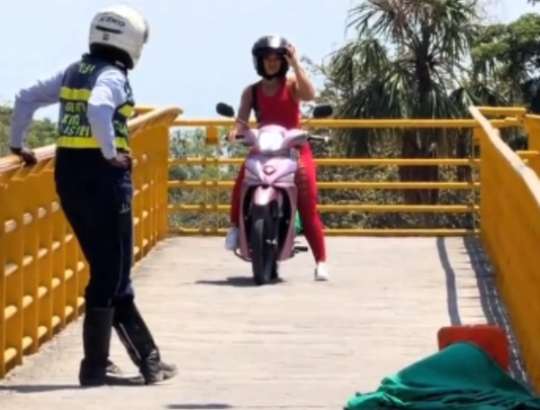 Agentes de tránsito.