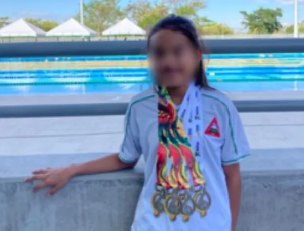 La menor ha obtenido cuatro medallas en competencias de natación.