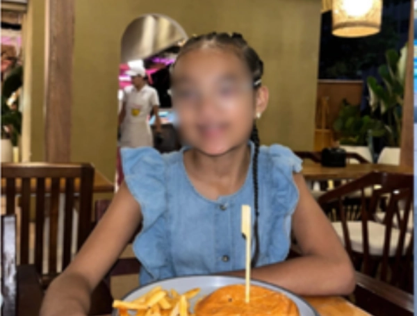 La menor ha tenido que viajar en varias ocasiones para recibir atención especializada.