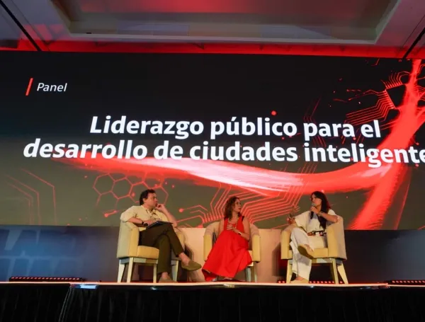 Datos e inteligencia artificial marcan el debate sobre las ciudades inteligentes en Colombia