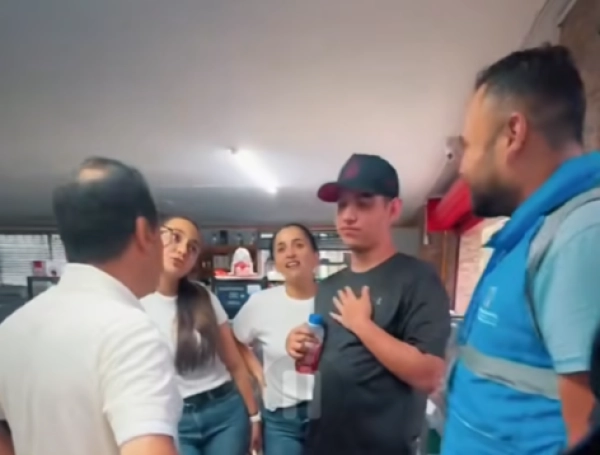 El conmovedor reencuentro de la mamá del menor desaparecido con su hijo.