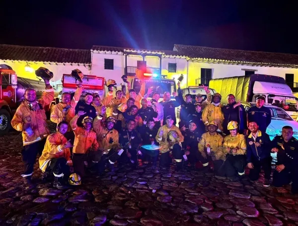 Acto de reconocimiento 'héroes de Iguaque' a los organismos de socorro que ayudaron a apagar el incendio en Villa de Leyva. Foto: Gobernación de Boyacá.