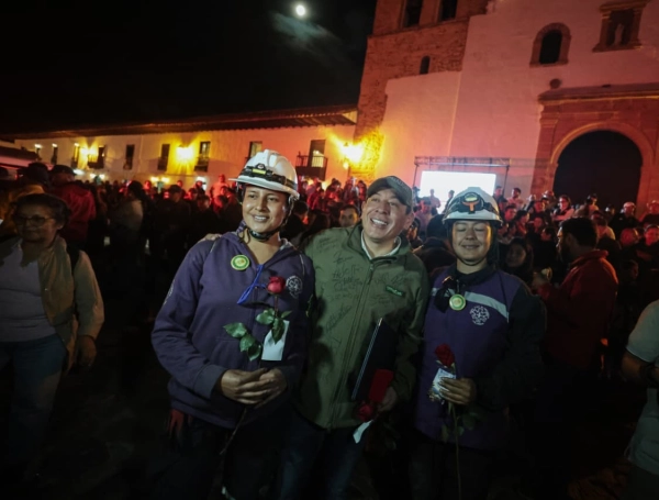 Acto de reconocimiento 'héroes de Iguaque' a los organismos de socorro que ayudaron a apagar el incendio en Villa de Leyva. Foto: Gobernación de Boyacá.
