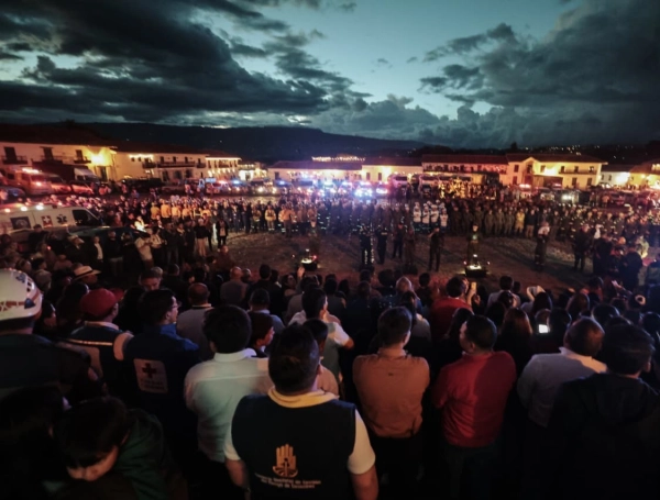 Acto de reconocimiento 'héroes de Iguaque' a los organismos de socorro que ayudaron a apagar el incendio en Villa de Leyva. Foto: Gobernación de Boyacá.