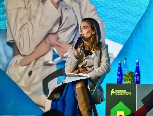 'La pregunta que uno se hace es si se está constituyendo un entramado para evasión fiscal': senadora Posada sobre contrato de arriendo de la JEP