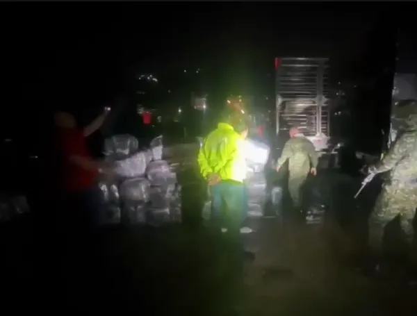 La droga era transportada en la parte posterior de una camioneta tipo 'van'.