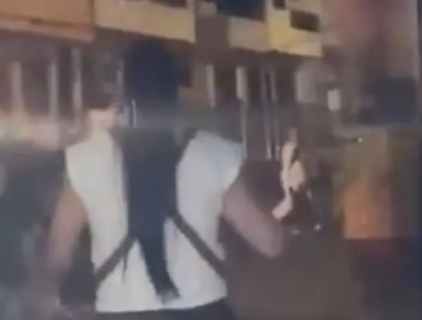 La agresión quedó registrada en video.