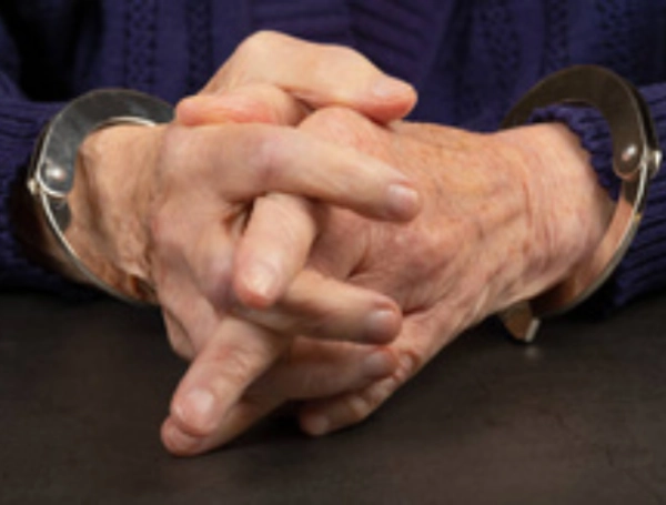 Una mujer de 71 años fue capturada tras lo ocurrido.