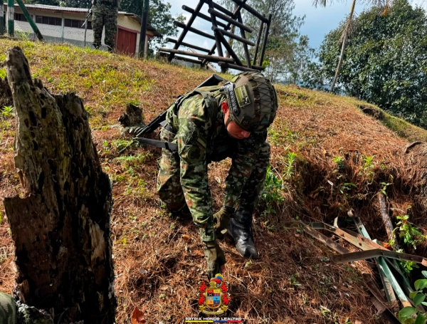 Ejército Nacional destruyó dos artefactos explosivos instalados en una escuela rural de Cajibío, Cauca.