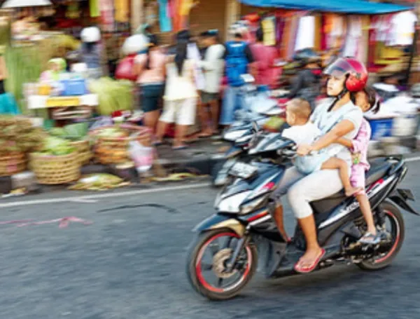 Las autoridades recomiendan extremar las precauciones cuando se transportan menores.