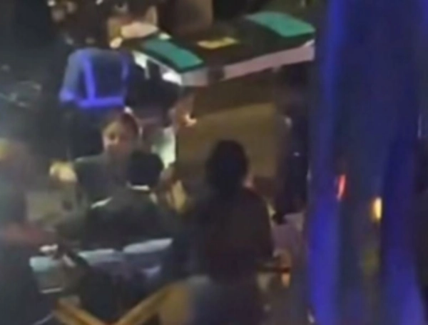 El hombre fue trasladado a un centro asistencial debido a la gravedad de sus heridas.